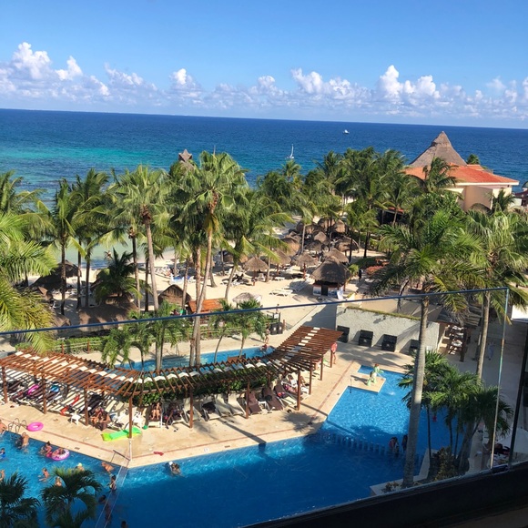 Meet your Posher, Stephanie - Picture 1 of 1